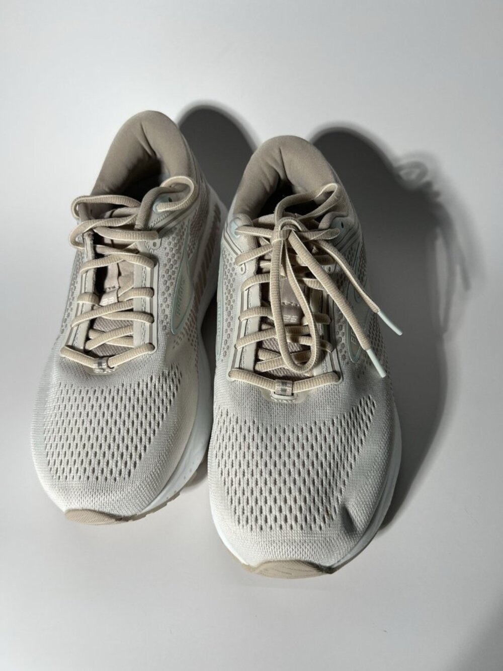 Brooks Ariel GTS 24 Women’s Running Shoes Beige Size 8 Extra Wide